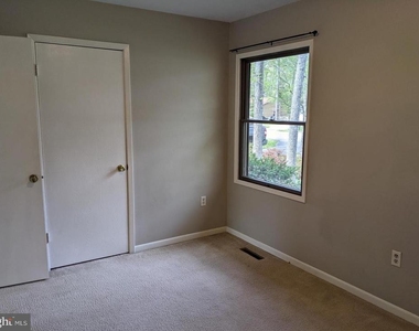 21585 America Street - Photo Thumbnail 11