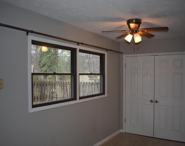 21585 America Street - Photo Thumbnail 7