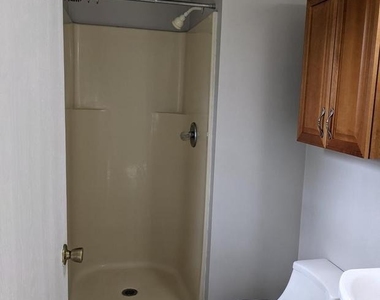 21585 America Street - Photo Thumbnail 10