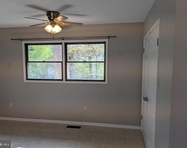 21585 America Street - Photo Thumbnail 8