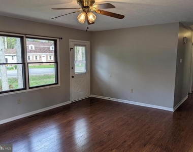 21585 America Street - Photo Thumbnail 3