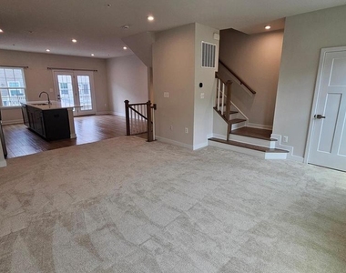 16437 Fife Way - Photo Thumbnail 11
