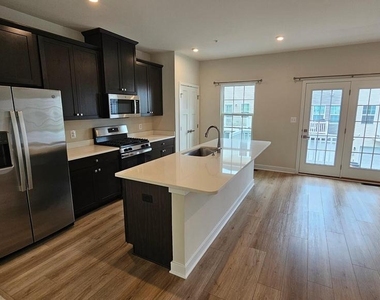 16437 Fife Way - Photo Thumbnail 9