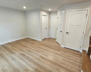 16437 Fife Way - Photo Thumbnail 2