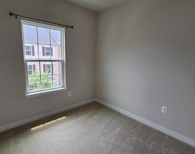 16437 Fife Way - Photo Thumbnail 19