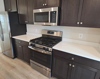 16437 Fife Way - Photo Thumbnail 7