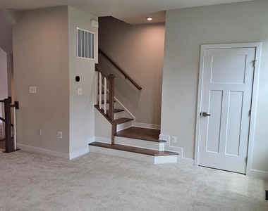 16437 Fife Way - Photo Thumbnail 12