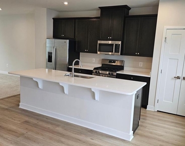 16437 Fife Way - Photo Thumbnail 8