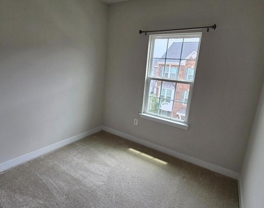 16437 Fife Way - Photo Thumbnail 17