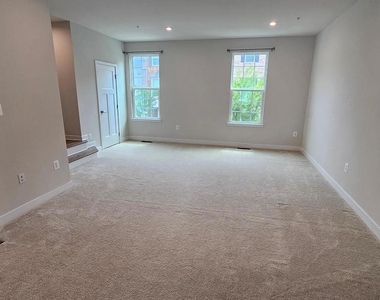 16437 Fife Way - Photo Thumbnail 10