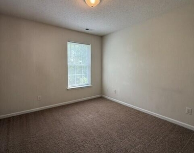 146 Brentfield Loop - Photo Thumbnail 9