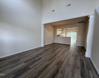 146 Brentfield Loop - Photo Thumbnail 1