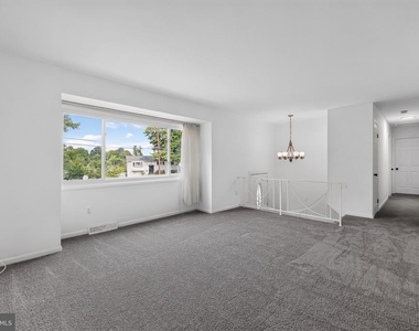 1700 Jarvis Avenue - Photo Thumbnail 16