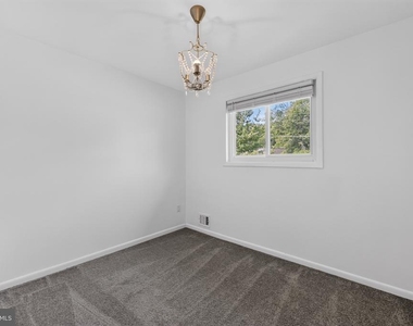 1700 Jarvis Avenue - Photo Thumbnail 10