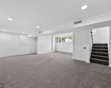 1700 Jarvis Avenue - Photo Thumbnail 14