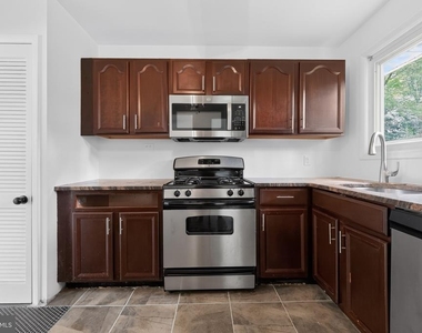 1700 Jarvis Avenue - Photo Thumbnail 2