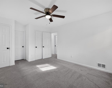 1700 Jarvis Avenue - Photo Thumbnail 12