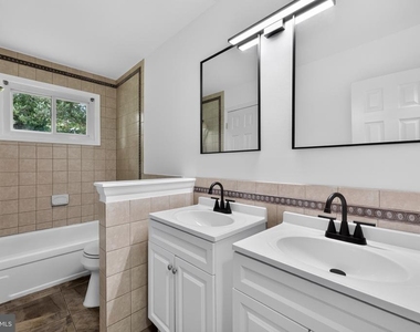 1700 Jarvis Avenue - Photo Thumbnail 6