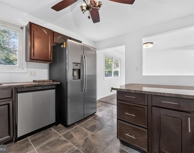1700 Jarvis Avenue - Photo Thumbnail 4