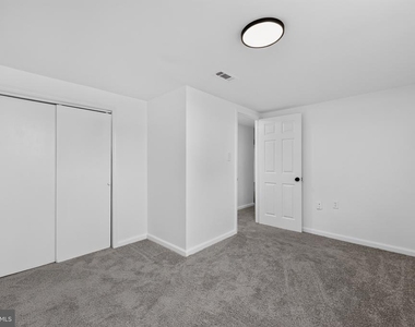 1700 Jarvis Avenue - Photo Thumbnail 9