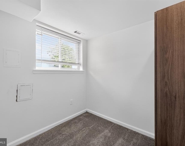 1700 Jarvis Avenue - Photo Thumbnail 11