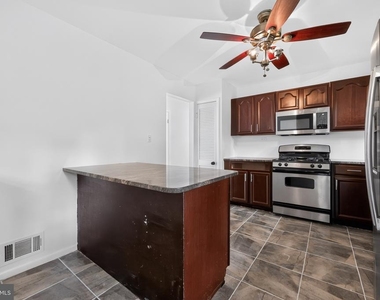 1700 Jarvis Avenue - Photo Thumbnail 5