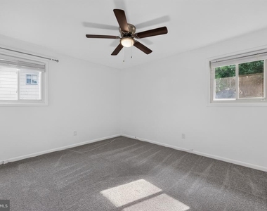 1700 Jarvis Avenue - Photo Thumbnail 7