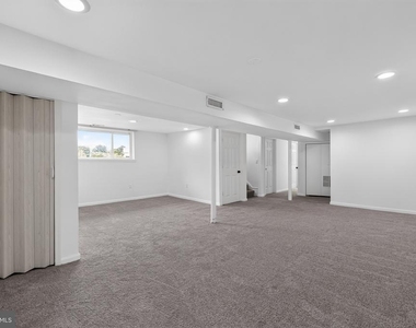 1700 Jarvis Avenue - Photo Thumbnail 15