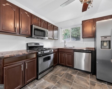 1700 Jarvis Avenue - Photo Thumbnail 1