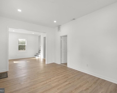 138 Maryland Park Drive - Photo Thumbnail 13