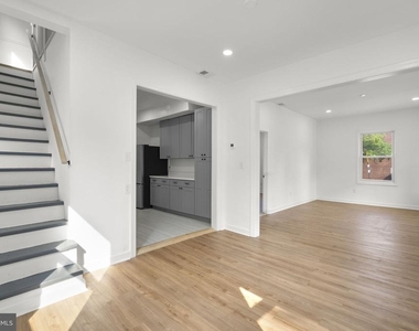 138 Maryland Park Drive - Photo Thumbnail 6