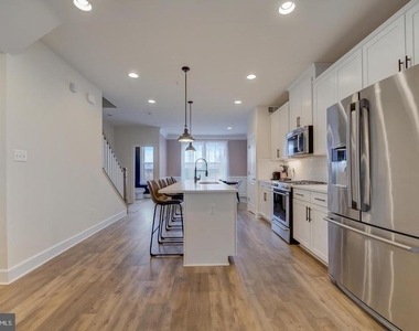 6512 47th Street - Photo Thumbnail 5