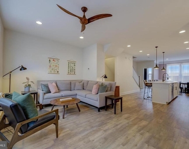 6512 47th Street - Photo Thumbnail 4