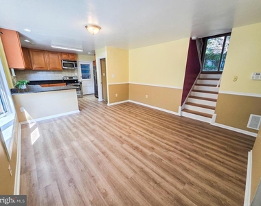 305 Hillsboro Drive - Photo Thumbnail 2