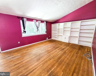 305 Hillsboro Drive - Photo Thumbnail 8