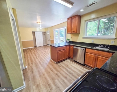 305 Hillsboro Drive - Photo Thumbnail 3