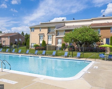 1699 Yale Place - Photo Thumbnail 14