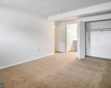 1699 Yale Place - Photo Thumbnail 10