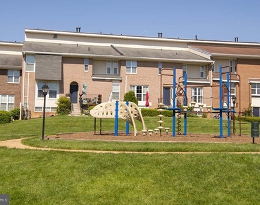 1699 Yale Place - Photo Thumbnail 1