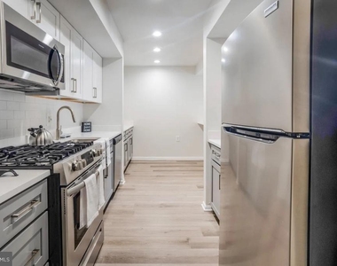 1699 Yale Place - Photo Thumbnail 3