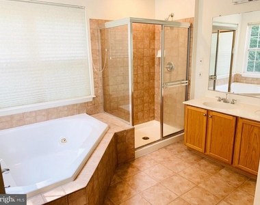 13706 Harvest Glen Way - Photo Thumbnail 15
