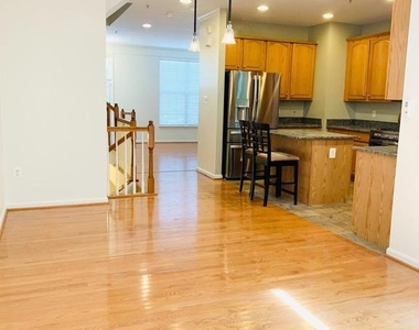 13706 Harvest Glen Way - Photo Thumbnail 5