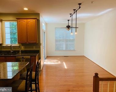 13706 Harvest Glen Way - Photo Thumbnail 3