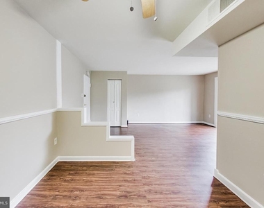 7611 Maple Avenue - Photo Thumbnail 10