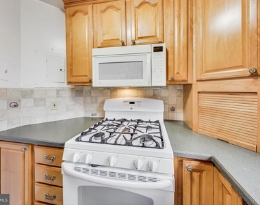 7611 Maple Avenue - Photo Thumbnail 4