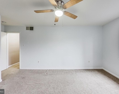 7611 Maple Avenue - Photo Thumbnail 16