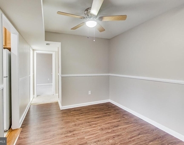 7611 Maple Avenue - Photo Thumbnail 9