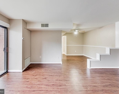 7611 Maple Avenue - Photo Thumbnail 6