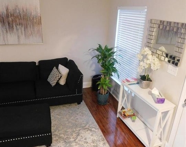 567 Lancaster Place - Photo Thumbnail 1