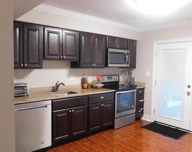 567 Lancaster Place - Photo Thumbnail 6